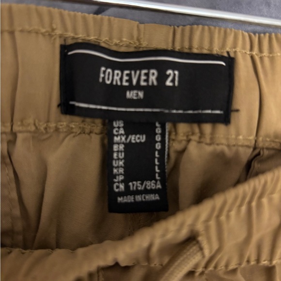 Forever 21 Dark Khaki Cargo Pants Relaxed Fit size Large - Picture 2 of 3